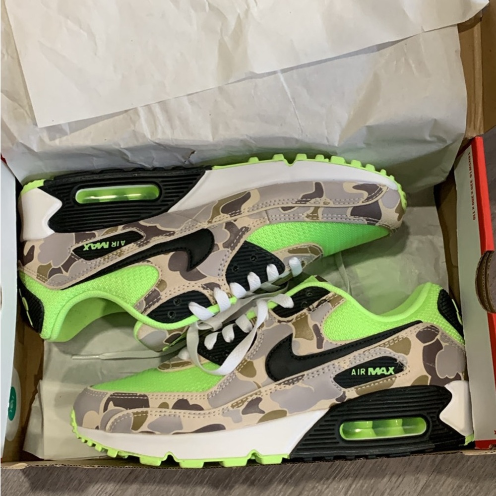 Nike Air Max 90 Green and Black Athletic Shoes